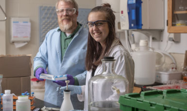 UWF Environmental Science major, Sierra Hobbs, works with UWF's interim assistant vice president for research administration, Dr. Matt Schwartz, in the earth and environmental sciences hydrogeology lab