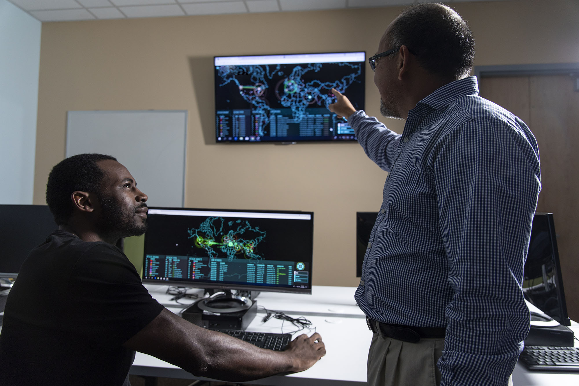 Dr. Guillermo Francia III, faculty scholar of the UWF Center for Cybersecurity, instructing a UWF student in the Cybersecurity Battle Lab in the Science and Engineering Building, Building 4.