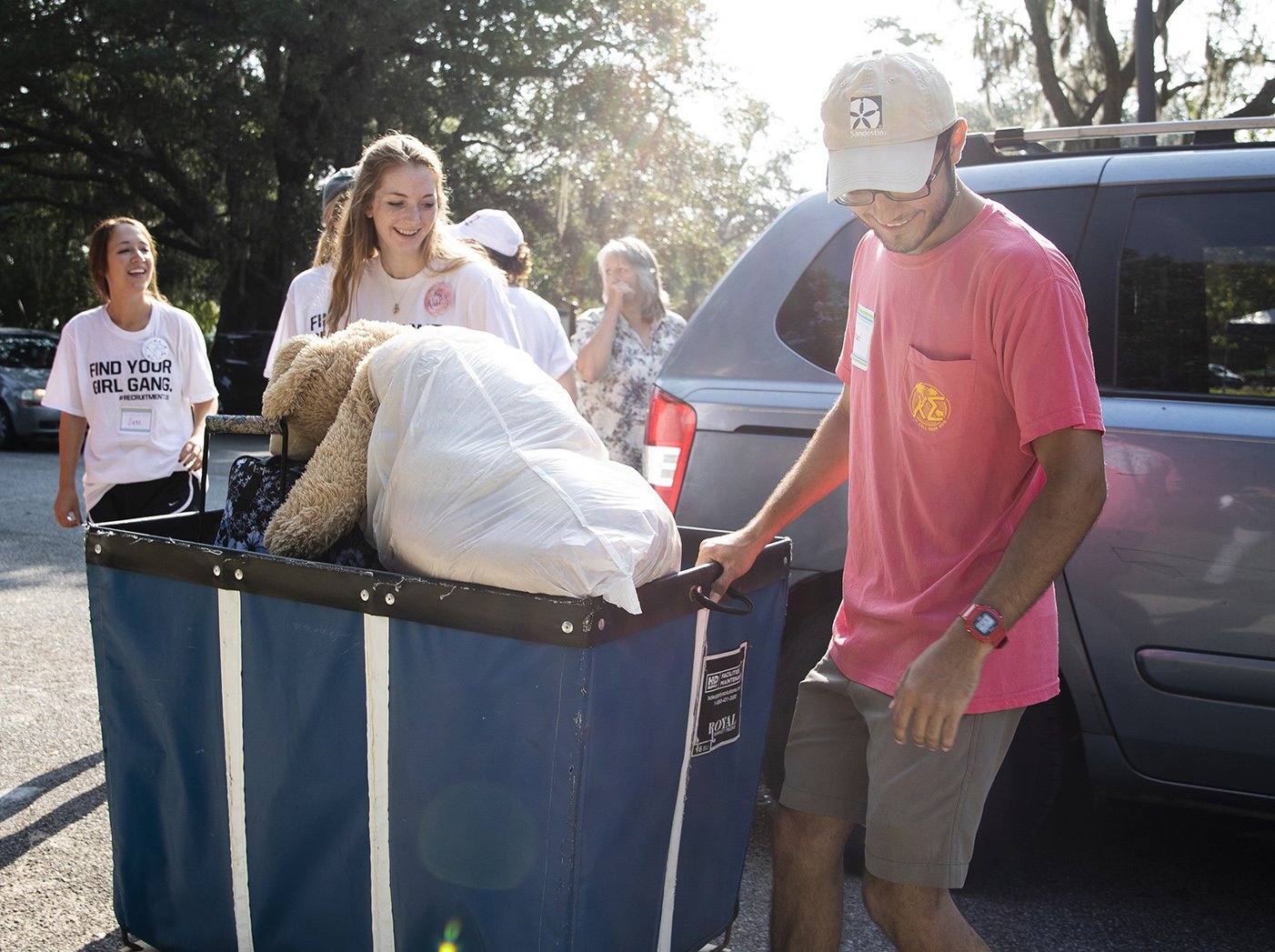UWf students on Move-In Day 2018