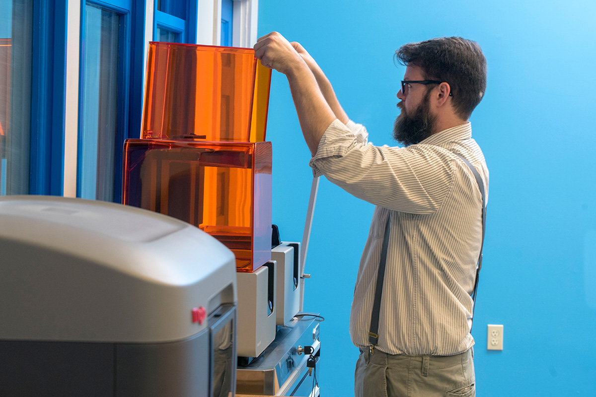 Photo: Person works in a lab